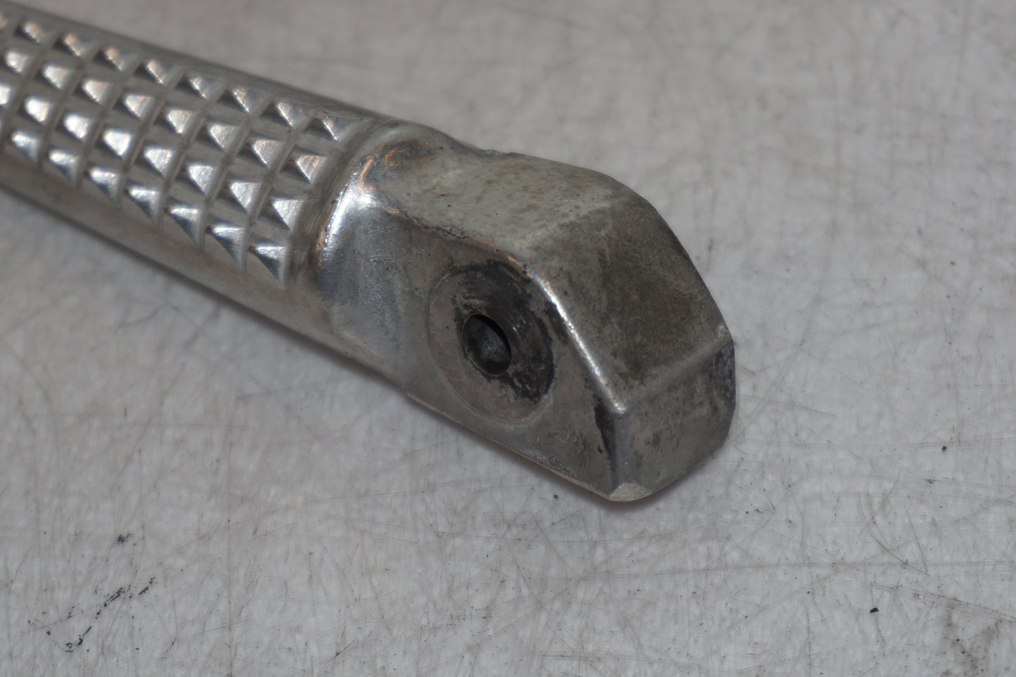 Vänster sida på Fotpinne från en Honda CBR 1100 XX -1997 motorcykel.