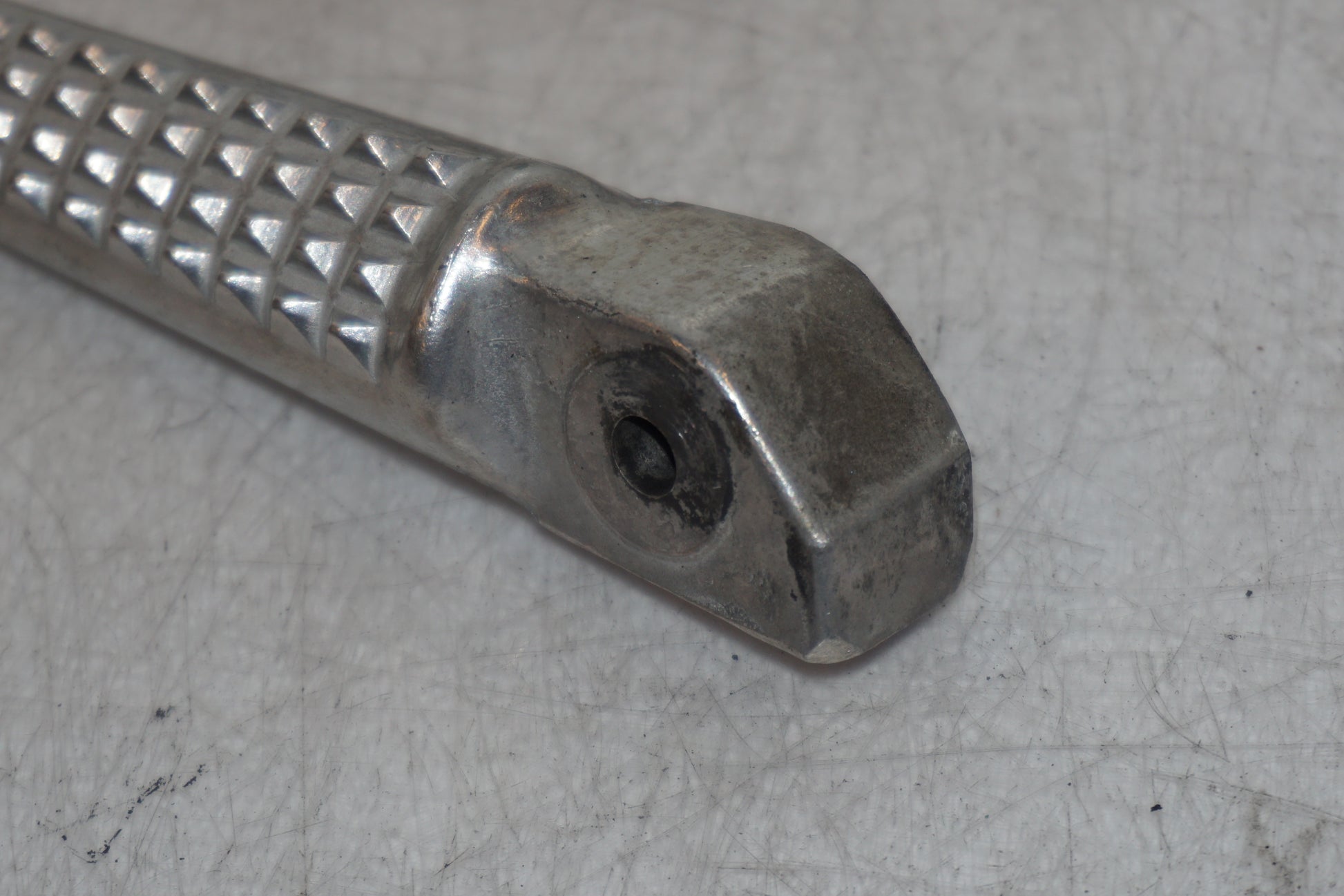 Vänster sida på Fotpinne från en Honda CBR 1100 XX -1997 motorcykel.