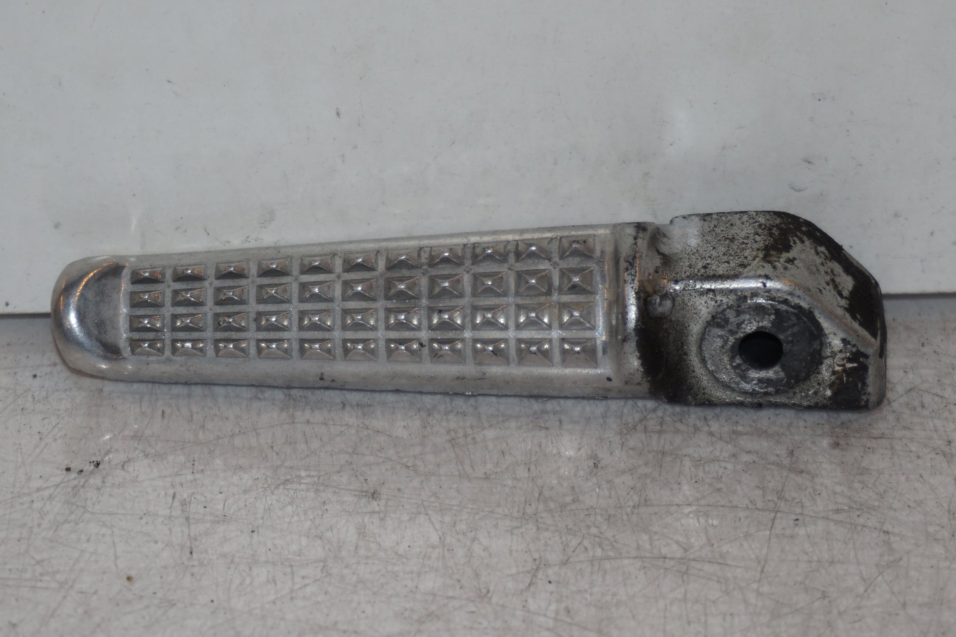 Framsidan på Fotpinne från en Honda VFR 800 -2008 motorcykel.