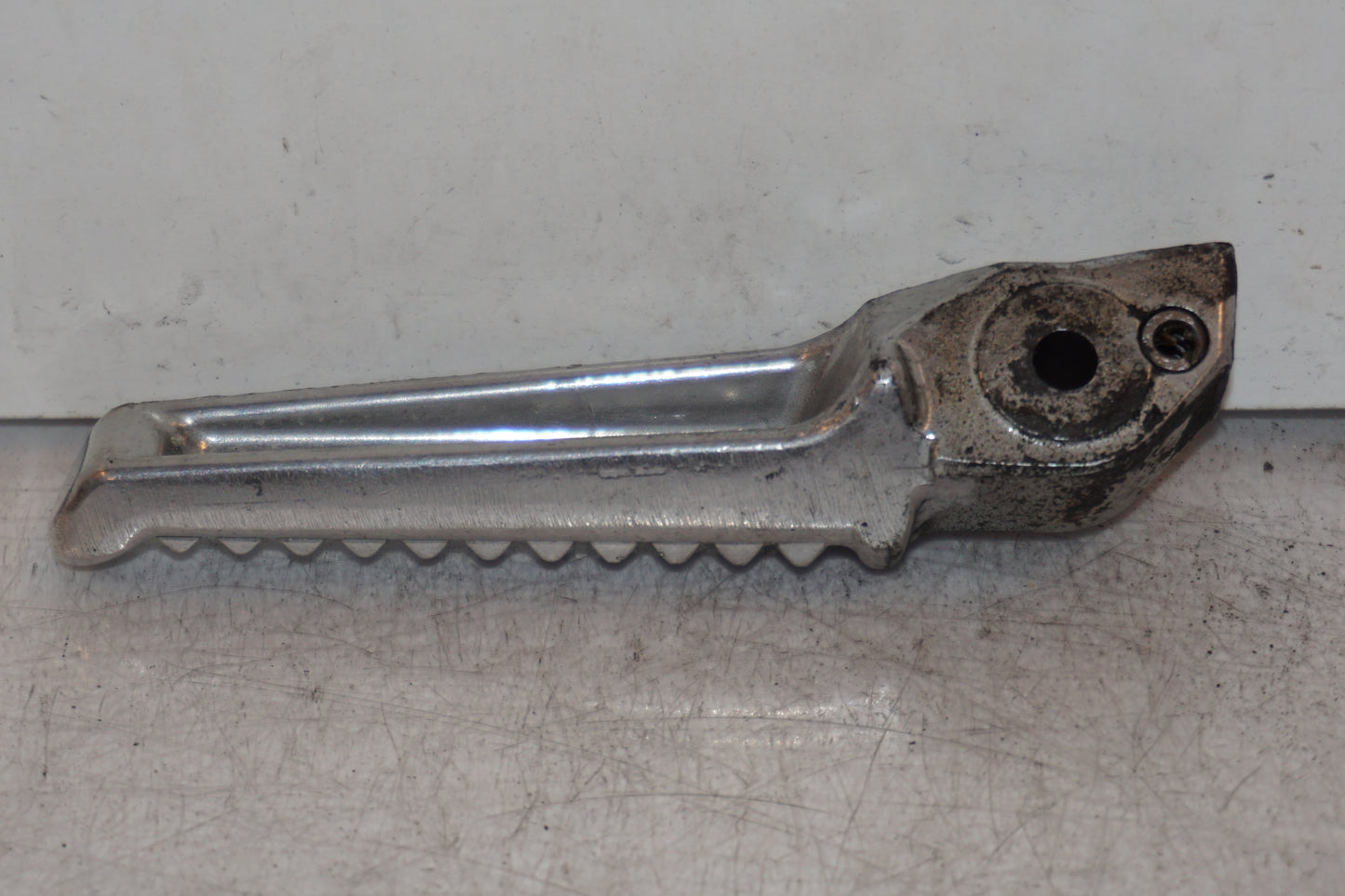 Höger sida på Fotpinne från en Honda VFR 800 -2008 motorcykel.