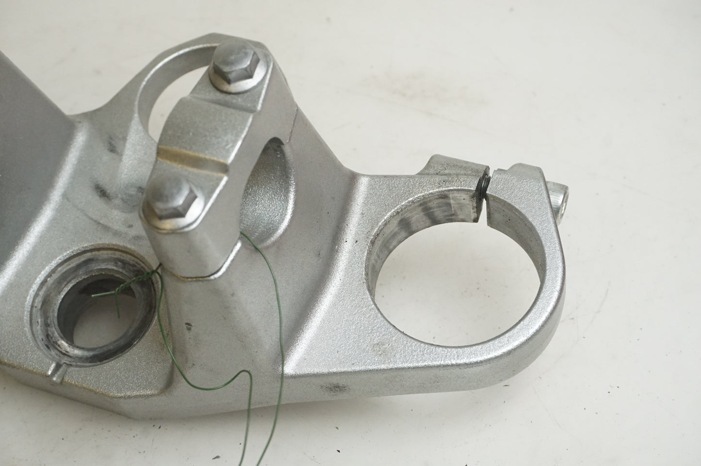 Baksidan på Gaffelkrona från en Yamaha XT 1200 Z -2011 motorcykel.