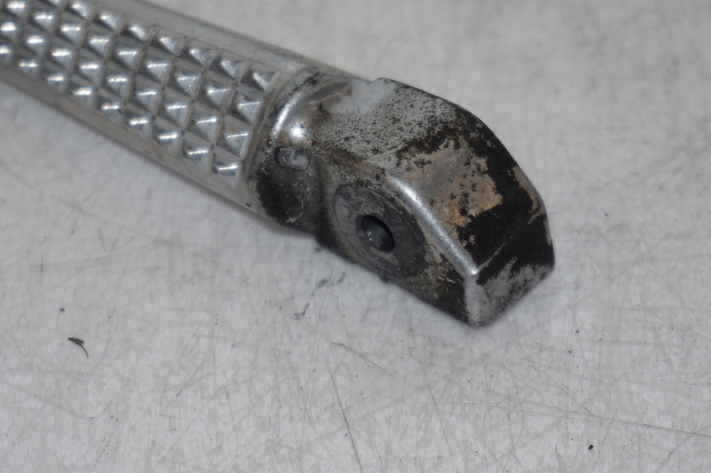 Snett nerifrån på Fotpinne från en Honda VFR 800 -2008 motorcykel.