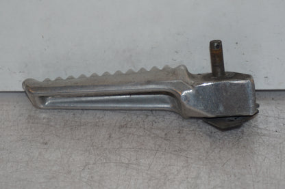 Baksidan på Fotpinne från en Honda VTR 1000 F -1997 motorcykel.