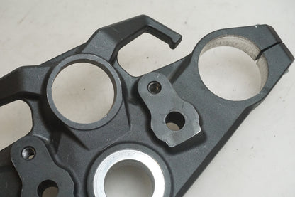 Baksidan på Gaffelkrona från en Kawasaki Versys 1000 -2012 motorcykel.