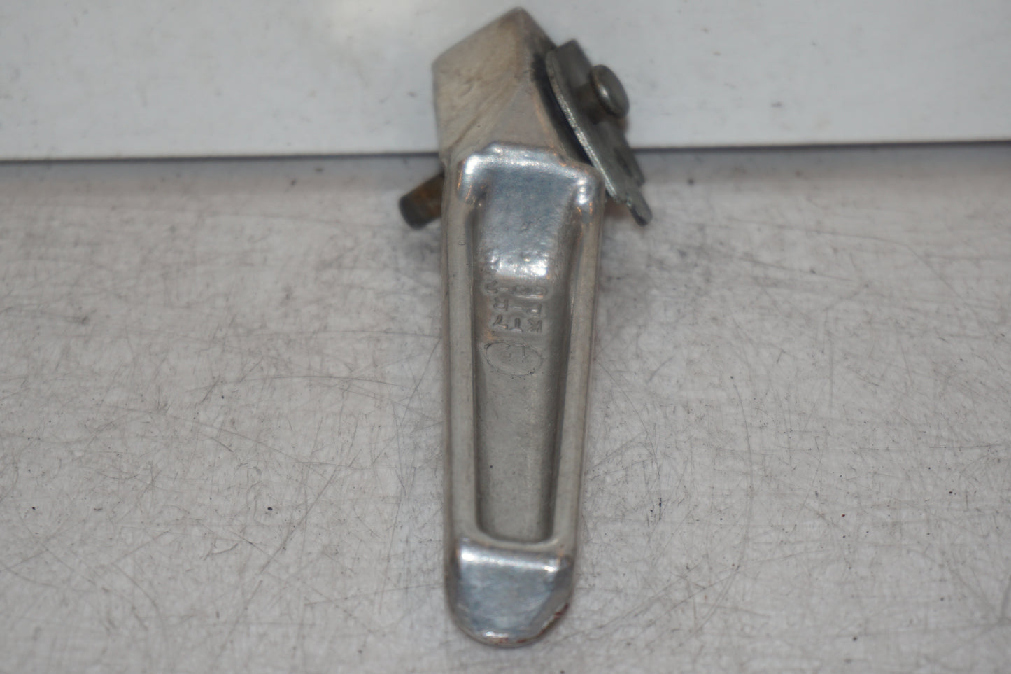 Vänster sida på Fotpinne från en Honda VTR 1000 F -1997 motorcykel.