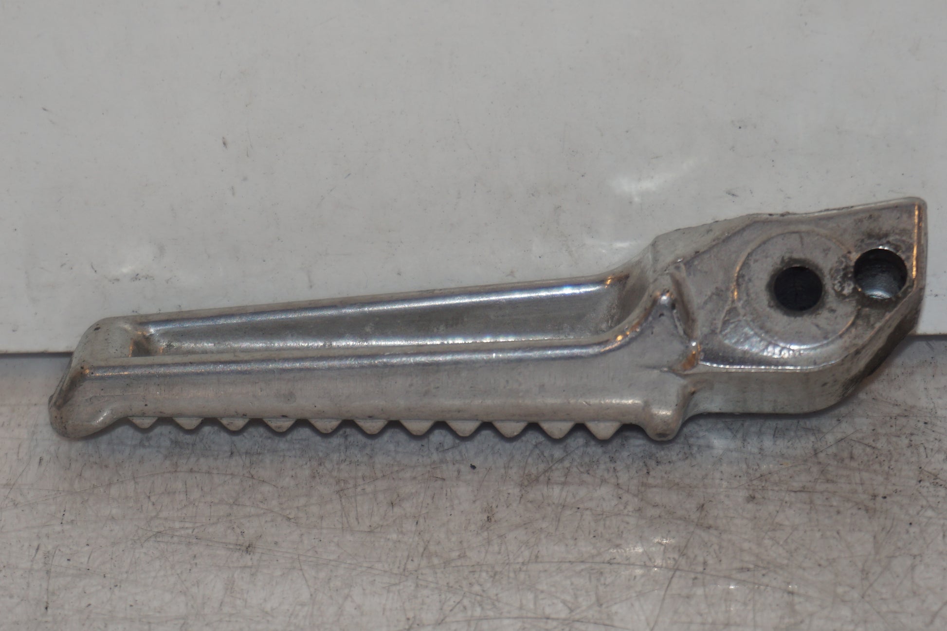 Höger sida på Fotpinne från en Honda CBR 1100 XX -2000 motorcykel.