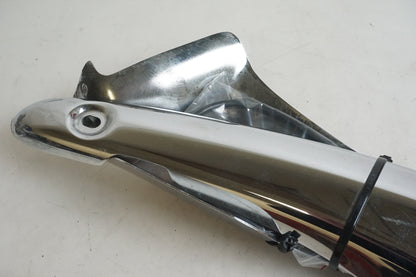 Höger sida på Bakskärmstag från en Triumph Rocket III -2011 motorcykel.