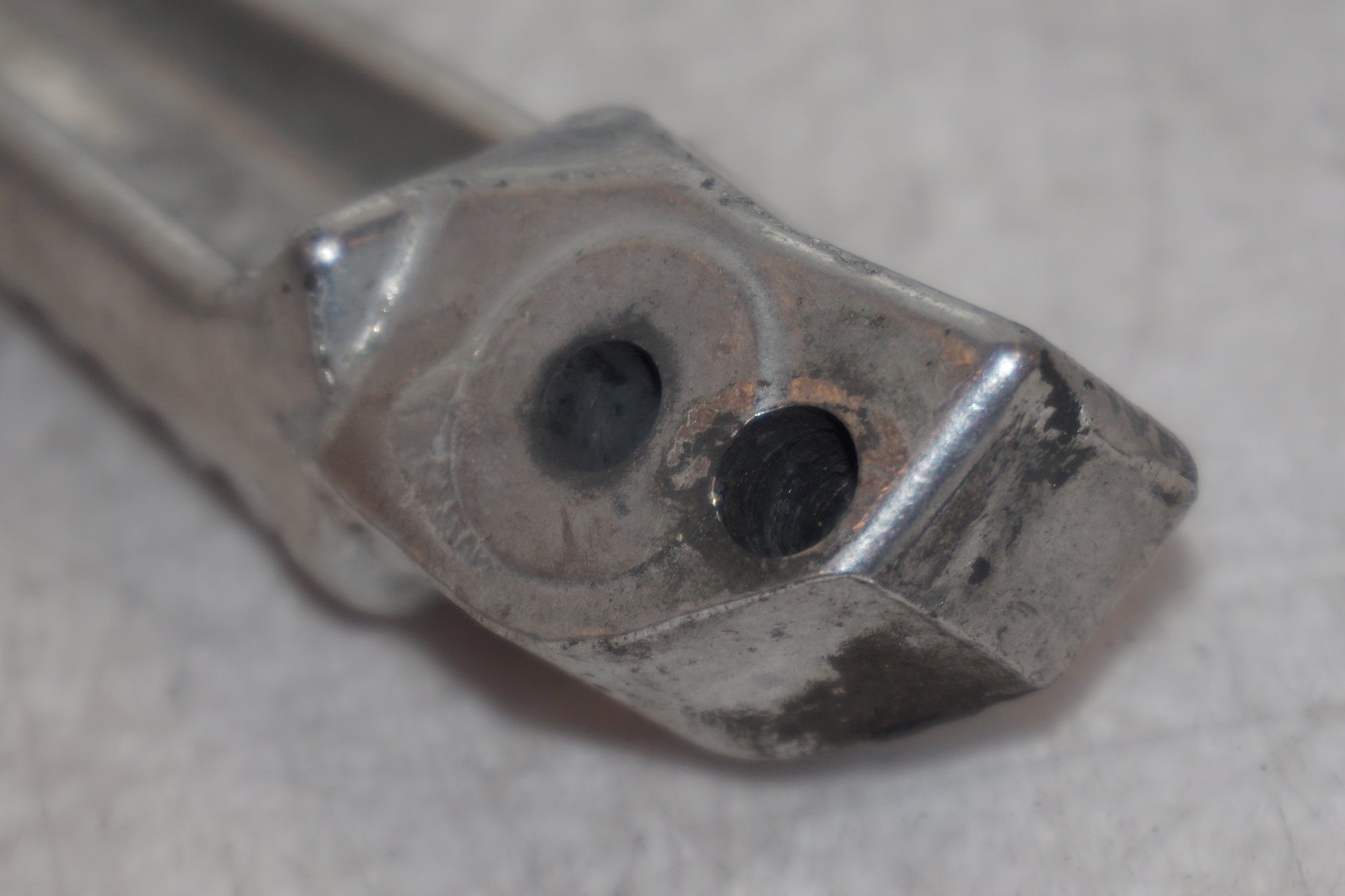 Snett nerifrån på Fotpinne från en Honda CBR 1100 XX -2000 motorcykel.