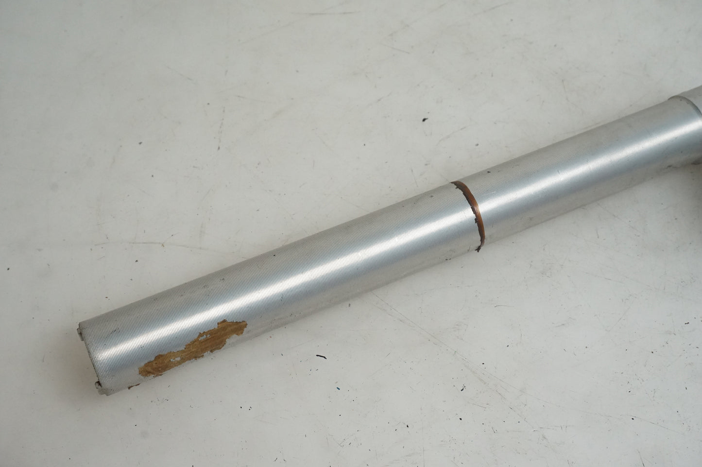 Baksidan på Styre från en Suzuki GSX-R 750 -2009 motorcykel.