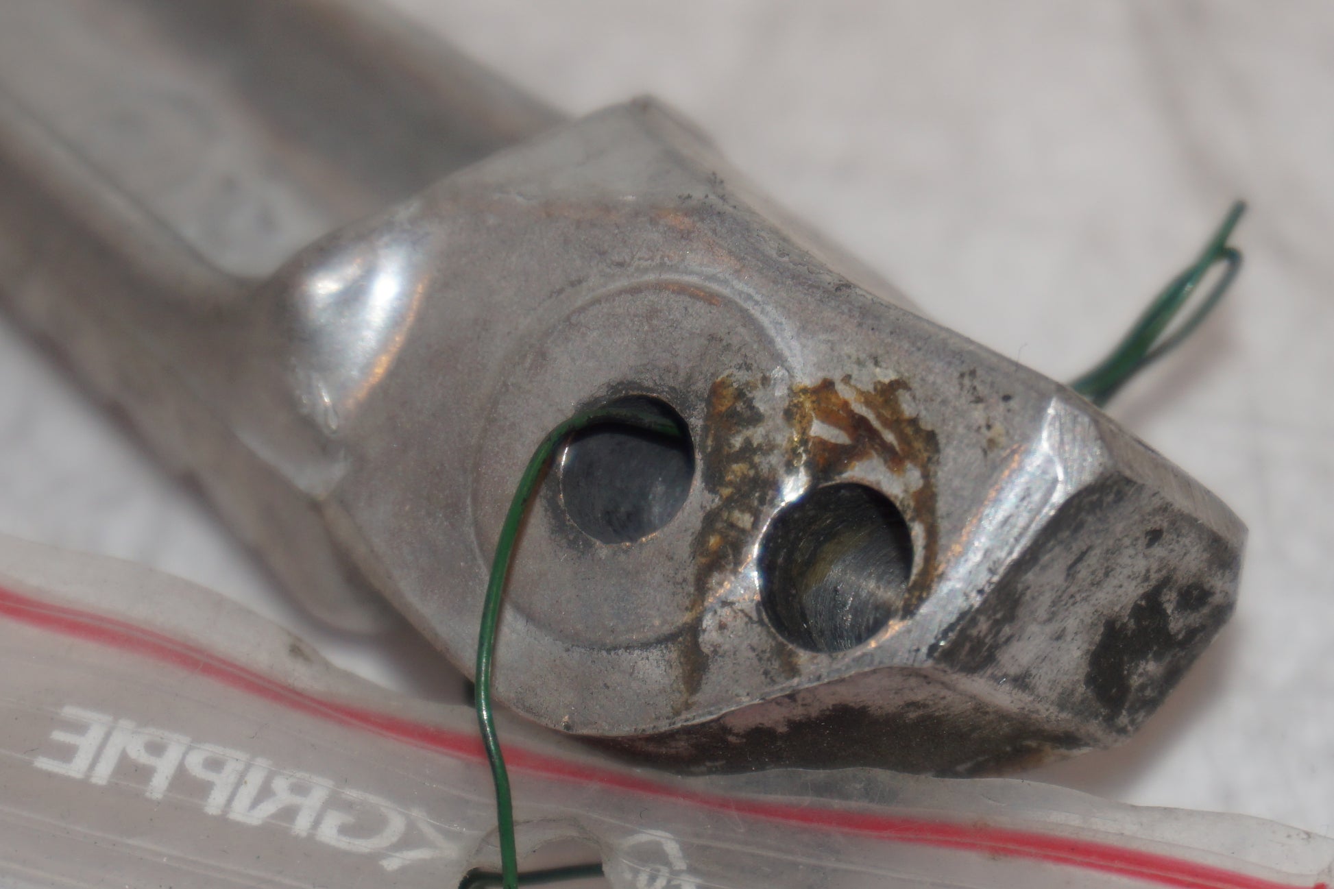 Snett nerifrån på Fotpinne från en Honda CBR 1100 XX -1997 motorcykel.