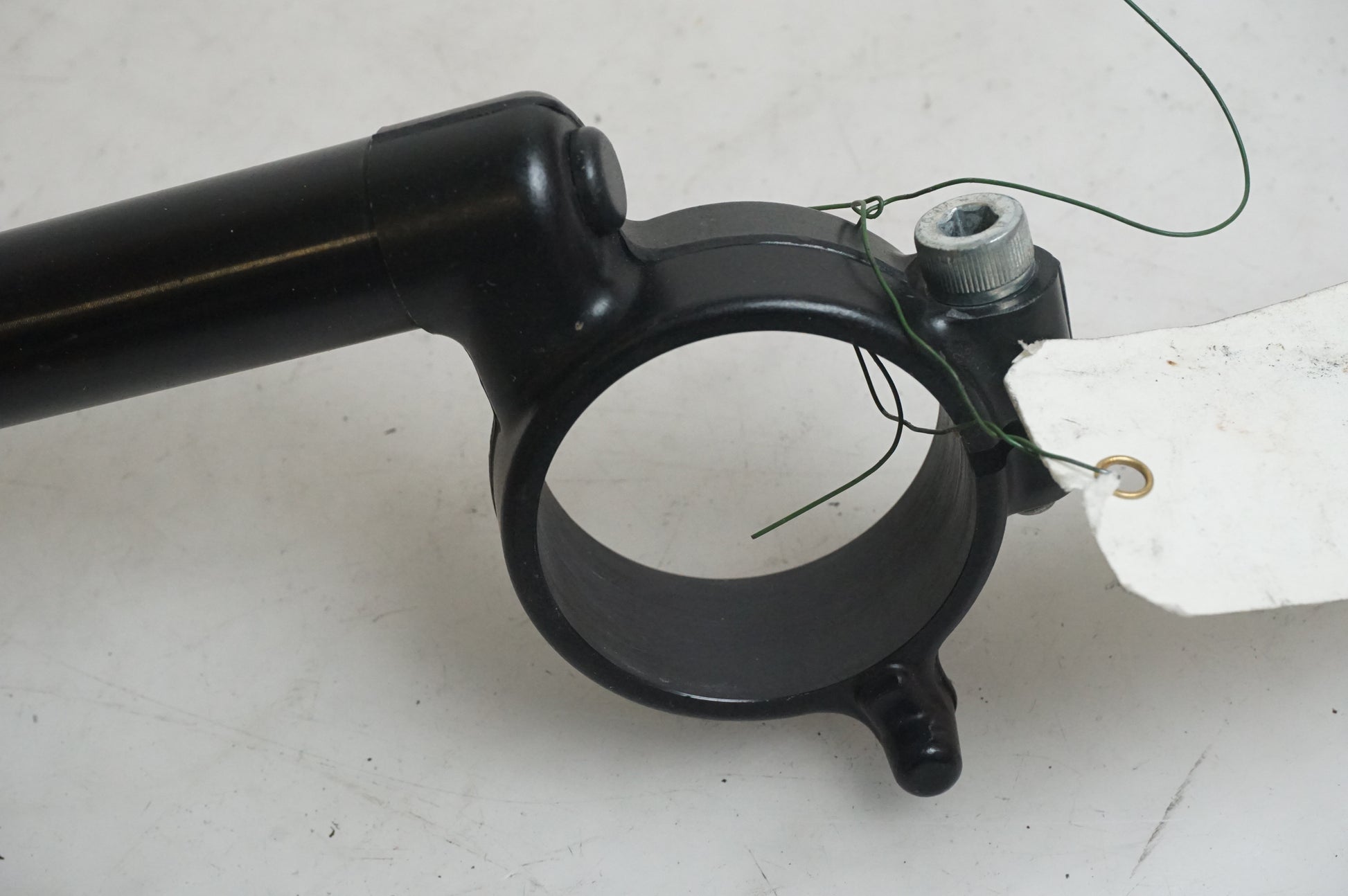 Höger sida på Styre från en Suzuki GSX-R 750 -2011 motorcykel.