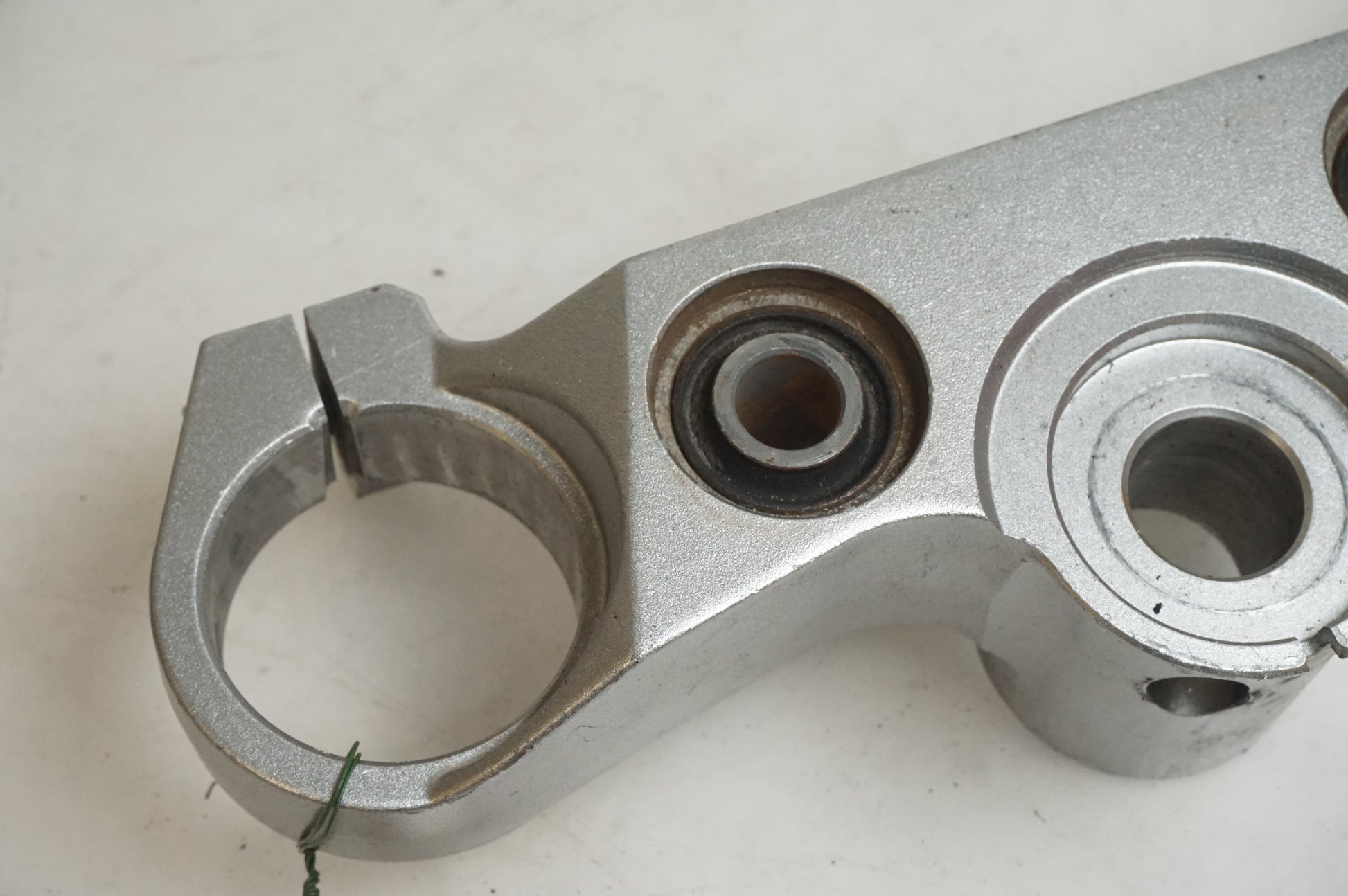 Baksidan på Gaffelkrona från en Yamaha MT-01 -2005 motorcykel.