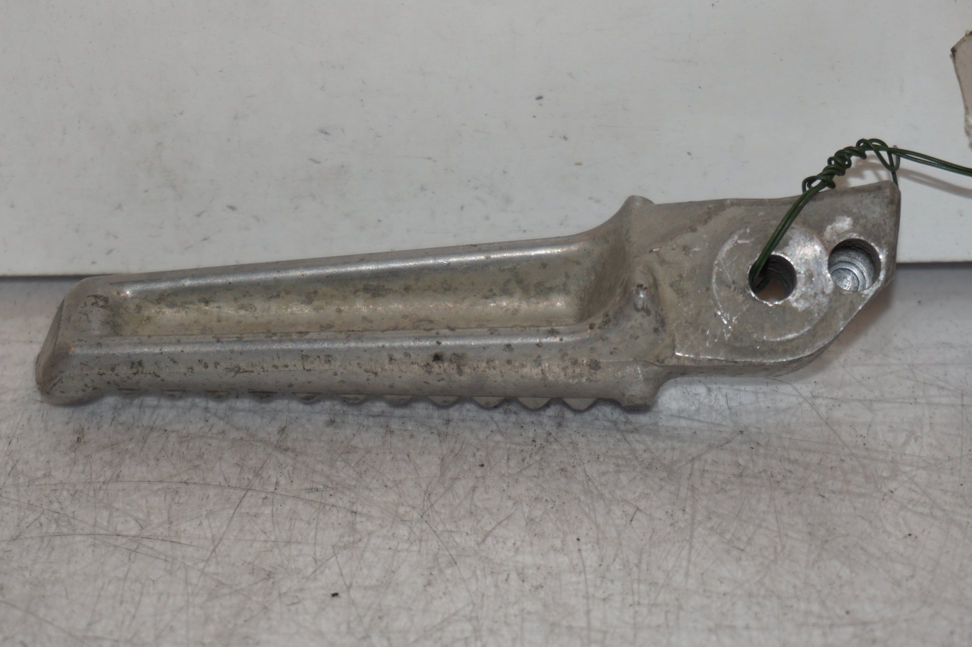 Höger sida på Fotpinne från en Honda CBR 1100 XX -1999 motorcykel.