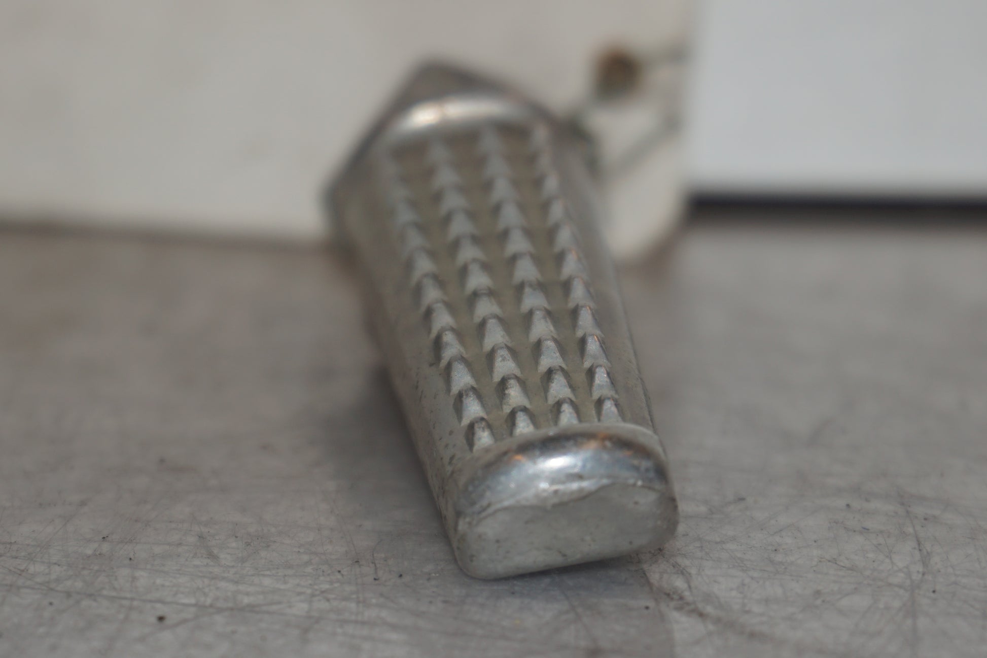 Vänster sida på Fotpinne från en Honda CBR 1100 XX -1999 motorcykel.