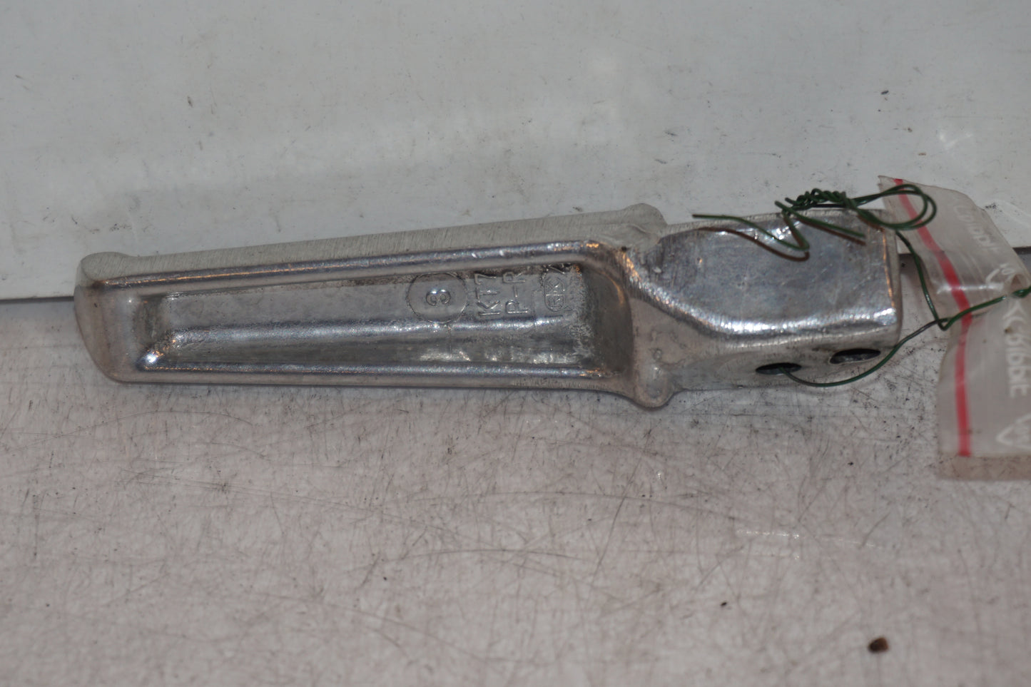 Baksidan på Fotpinne från en Honda CBR 1100 XX -2006 motorcykel.