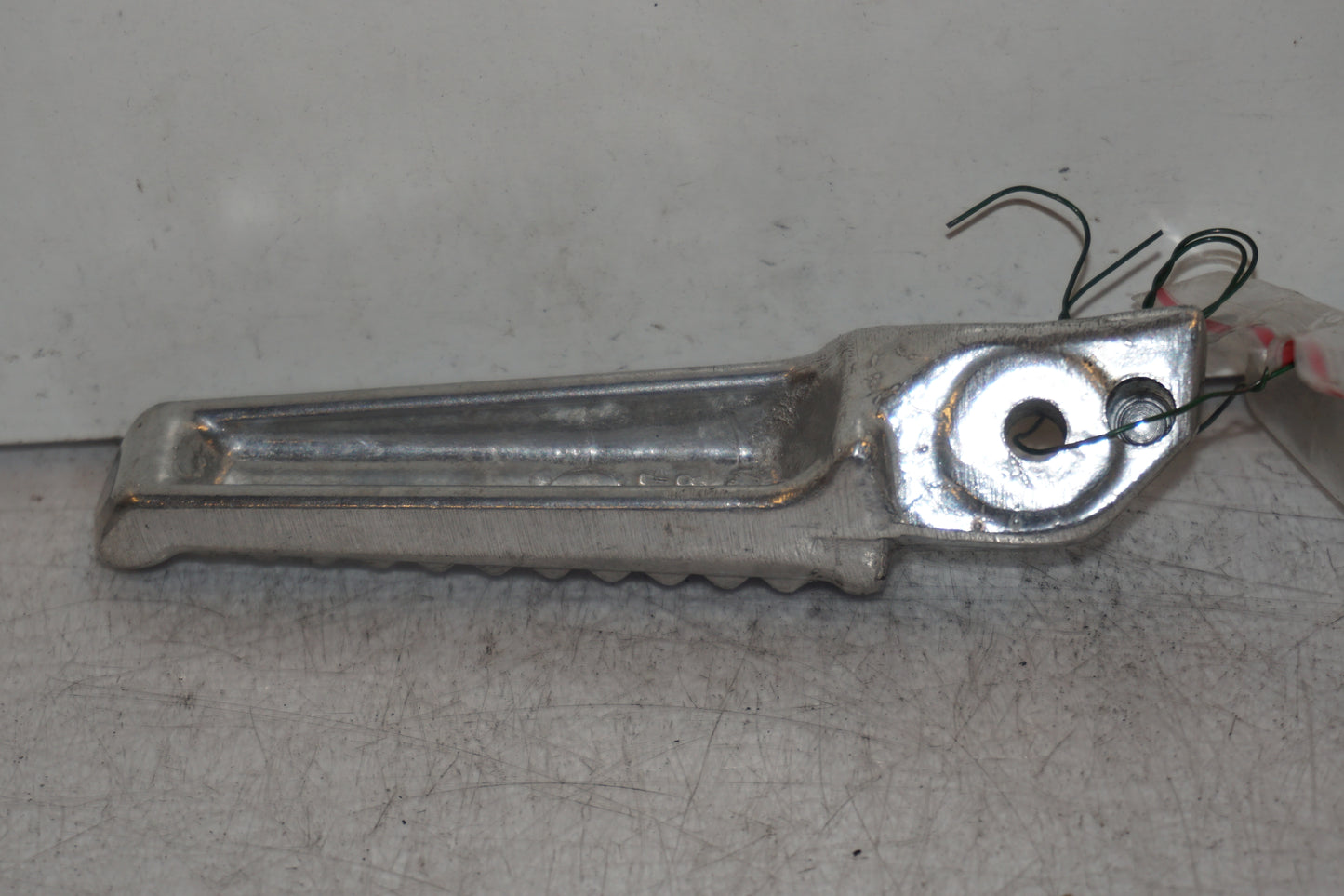 Höger sida på Fotpinne från en Honda CBR 1100 XX -2006 motorcykel.