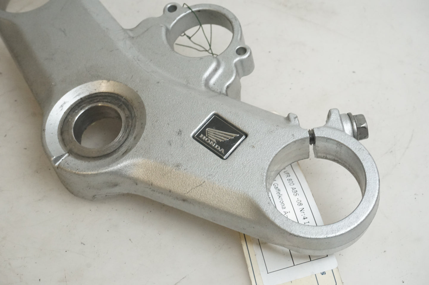 Baksidan på Gaffelkrona från en Honda VFR 800 -2008 motorcykel.