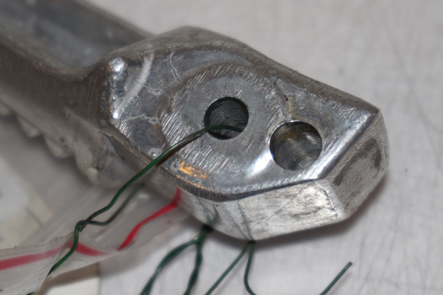 Snett nerifrån på Fotpinne från en Honda CBR 1100 XX -2006 motorcykel.