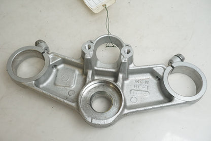 Vänster sida på Gaffelkrona från en Honda VFR 800 -2008 motorcykel.