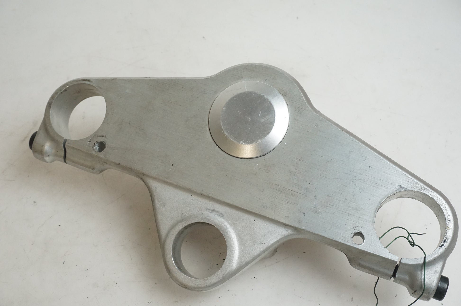 Framsidan på Gaffelkrona från en BMW K 1200 RS -2002 motorcykel.