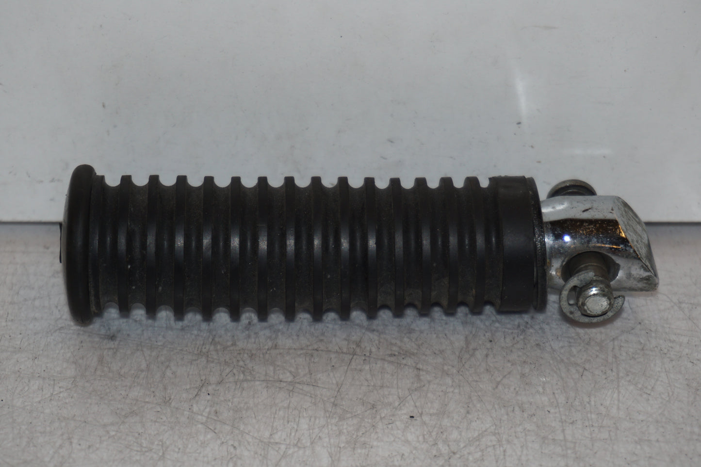 Framsidan på Fotpinne från en Kawasaki VN 1500 -1995 motorcykel.