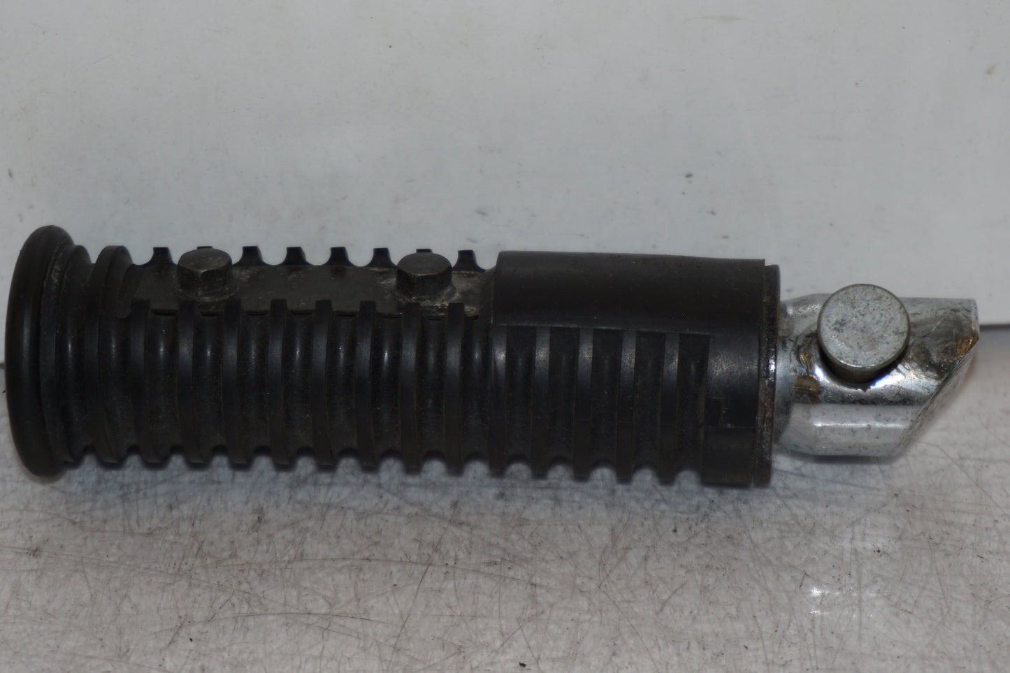 Höger sida på Fotpinne från en Kawasaki VN 1500 -1995 motorcykel.