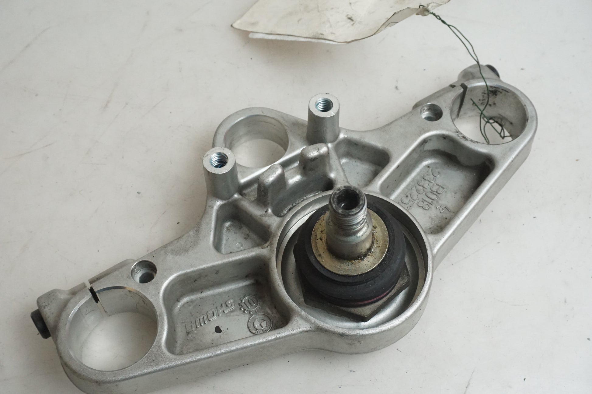 Vänster sida på Gaffelkrona från en BMW K 1200 RS -2002 motorcykel.