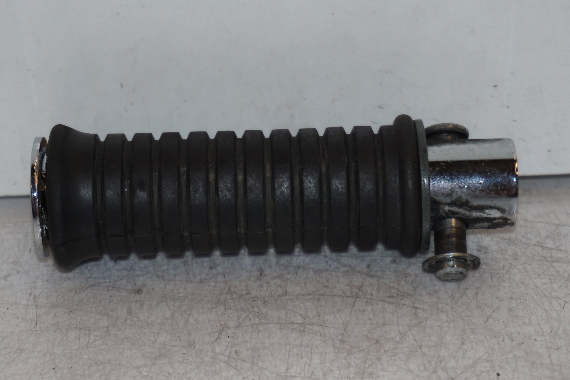 Framsidan på Fotpinne från en Kawasaki VN 1500 -1999 motorcykel.