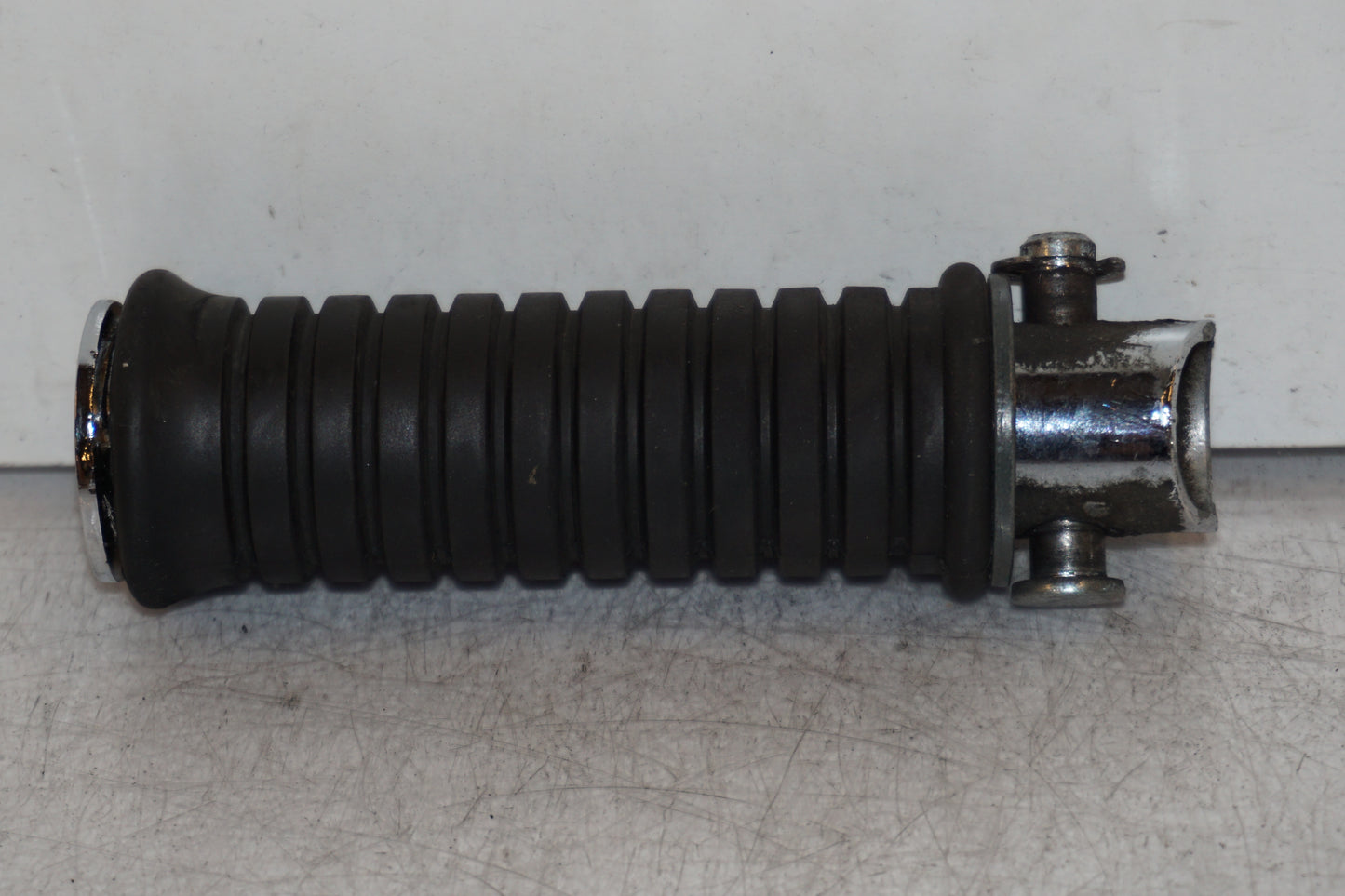 Baksidan på Fotpinne från en Kawasaki VN 1500 -1999 motorcykel.