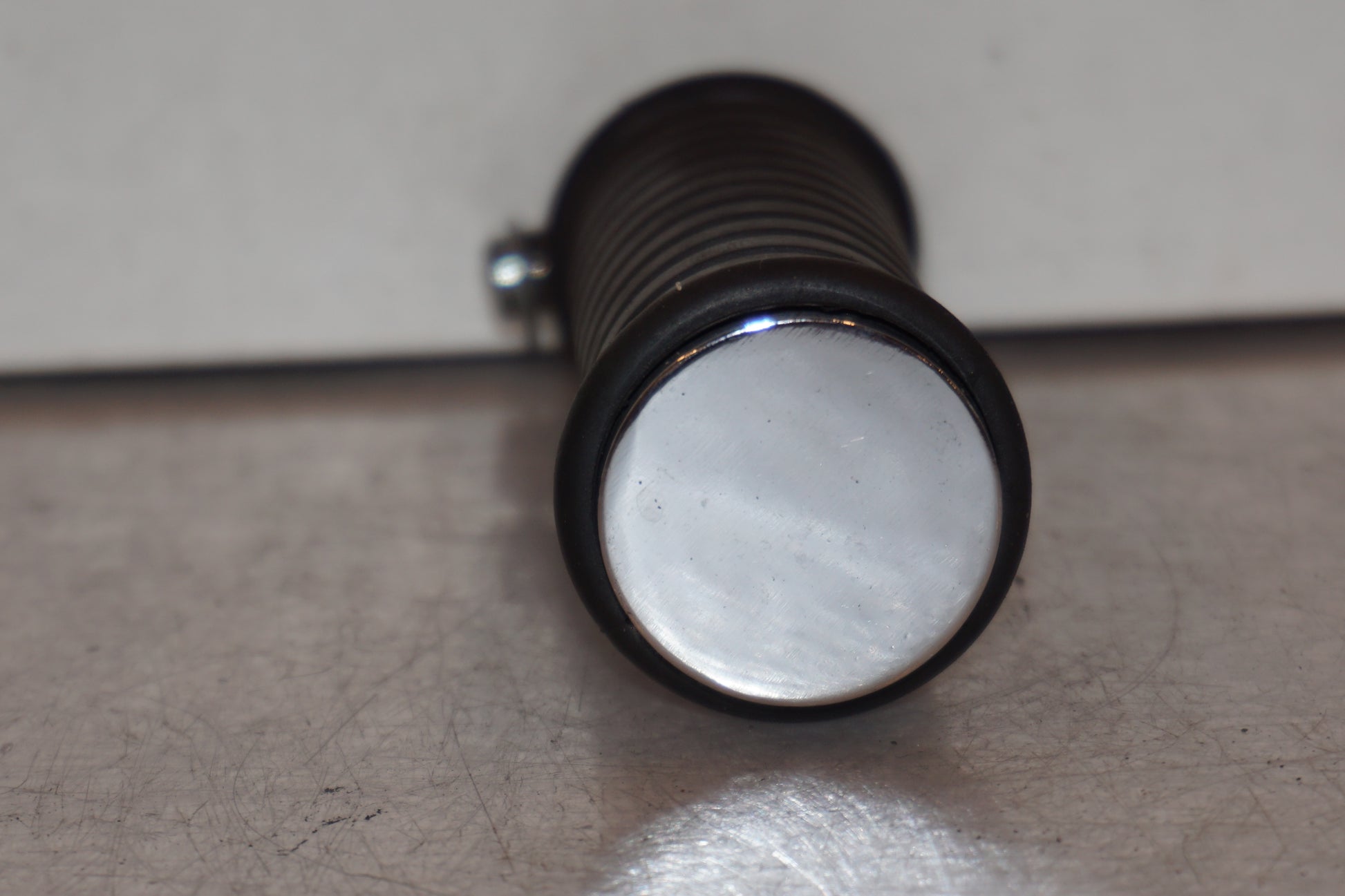 Höger sida på Fotpinne från en Kawasaki VN 1500 -1999 motorcykel.