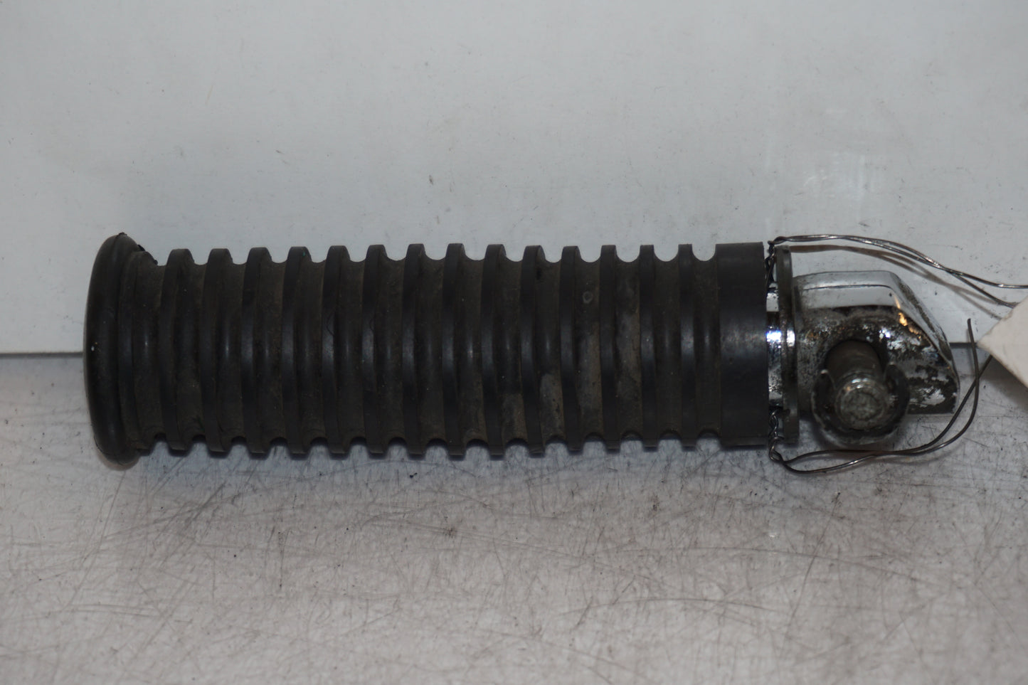 Framsidan på Fotpinne från en Kawasaki VN 1500 -1999 motorcykel.