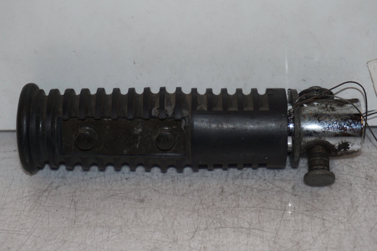 Baksidan på Fotpinne från en Kawasaki VN 1500 -1999 motorcykel.