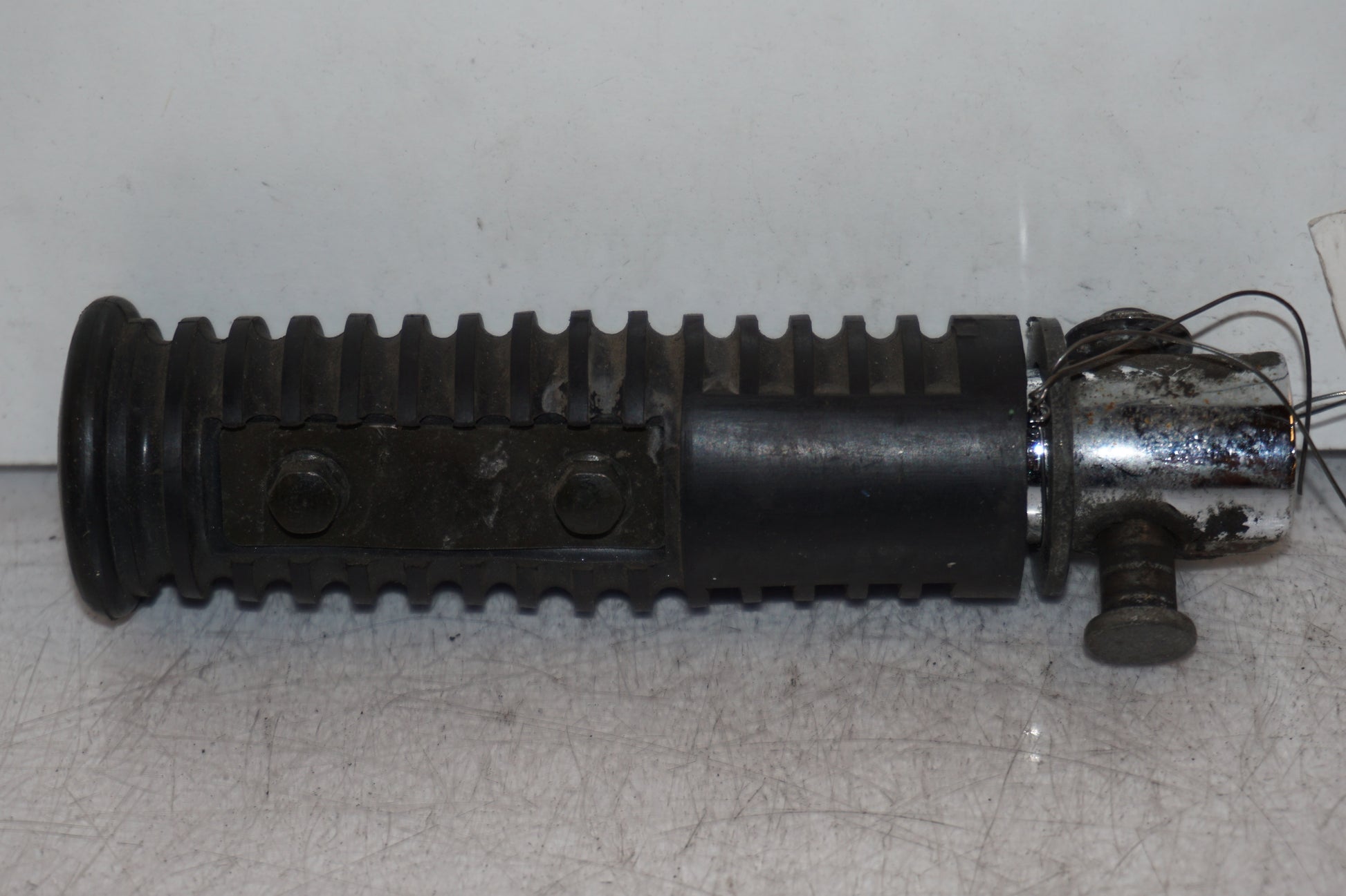 Baksidan på Fotpinne från en Kawasaki VN 1500 -1999 motorcykel.