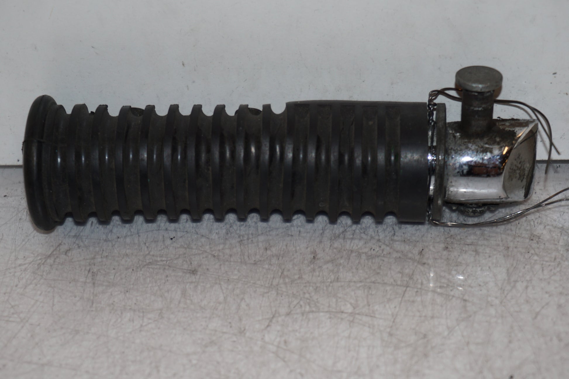 Höger sida på Fotpinne från en Kawasaki VN 1500 -1999 motorcykel.