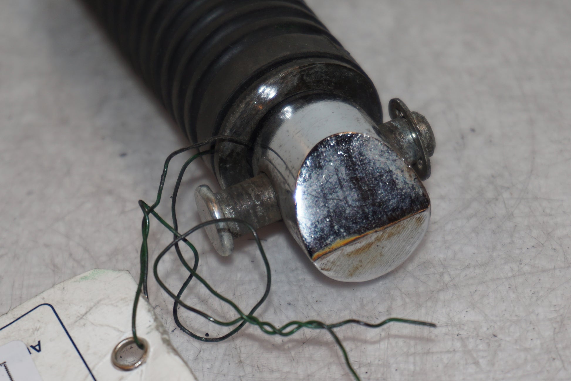 Vänster sida på Fotpinne från en Kawasaki VN 1500 Mean Streak -2002 motorcykel.