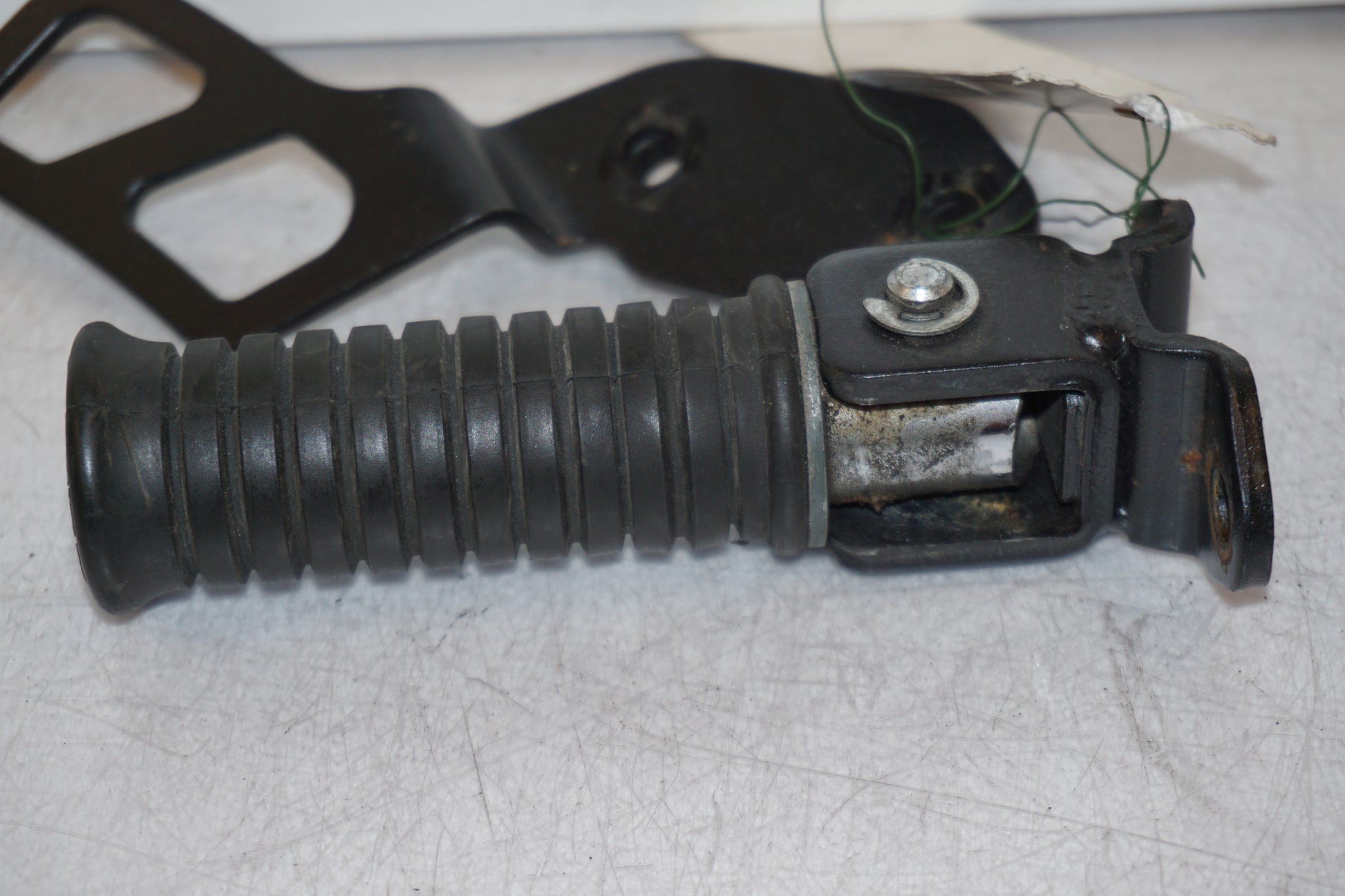 Vänster sida på Fotpinne från en Kawasaki VN 2000 -2006 motorcykel.