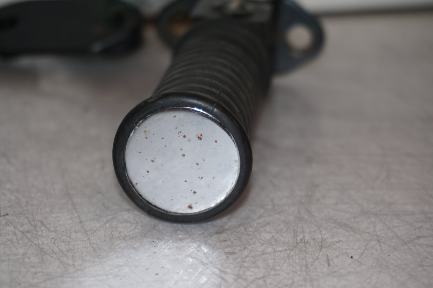 Snett uppifrån på Fotpinne från en Kawasaki VN 2000 -2006 motorcykel.