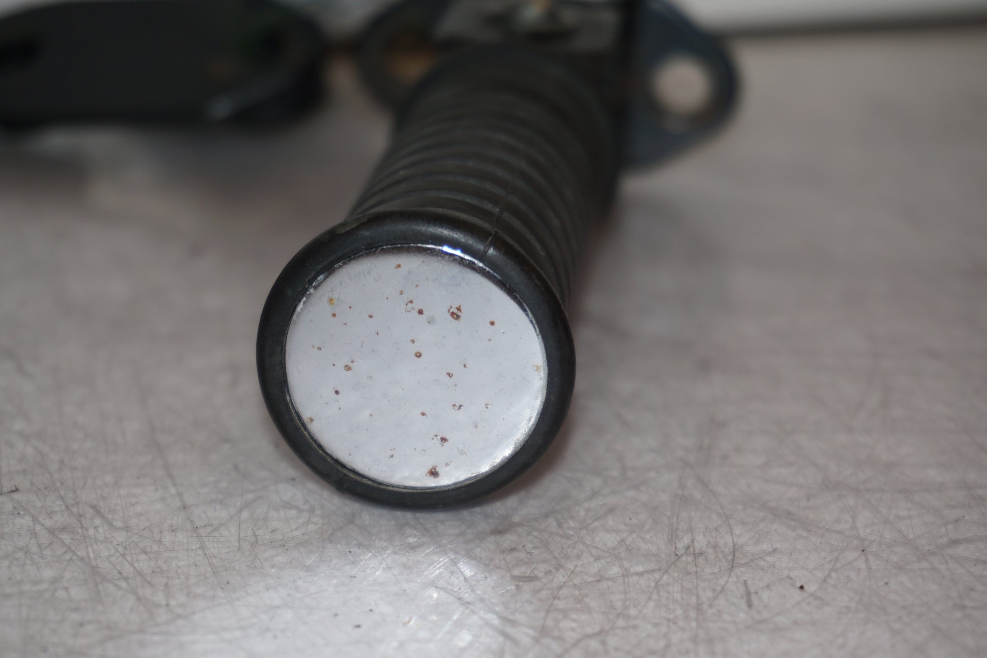 Snett uppifrån på Fotpinne från en Kawasaki VN 2000 -2006 motorcykel.