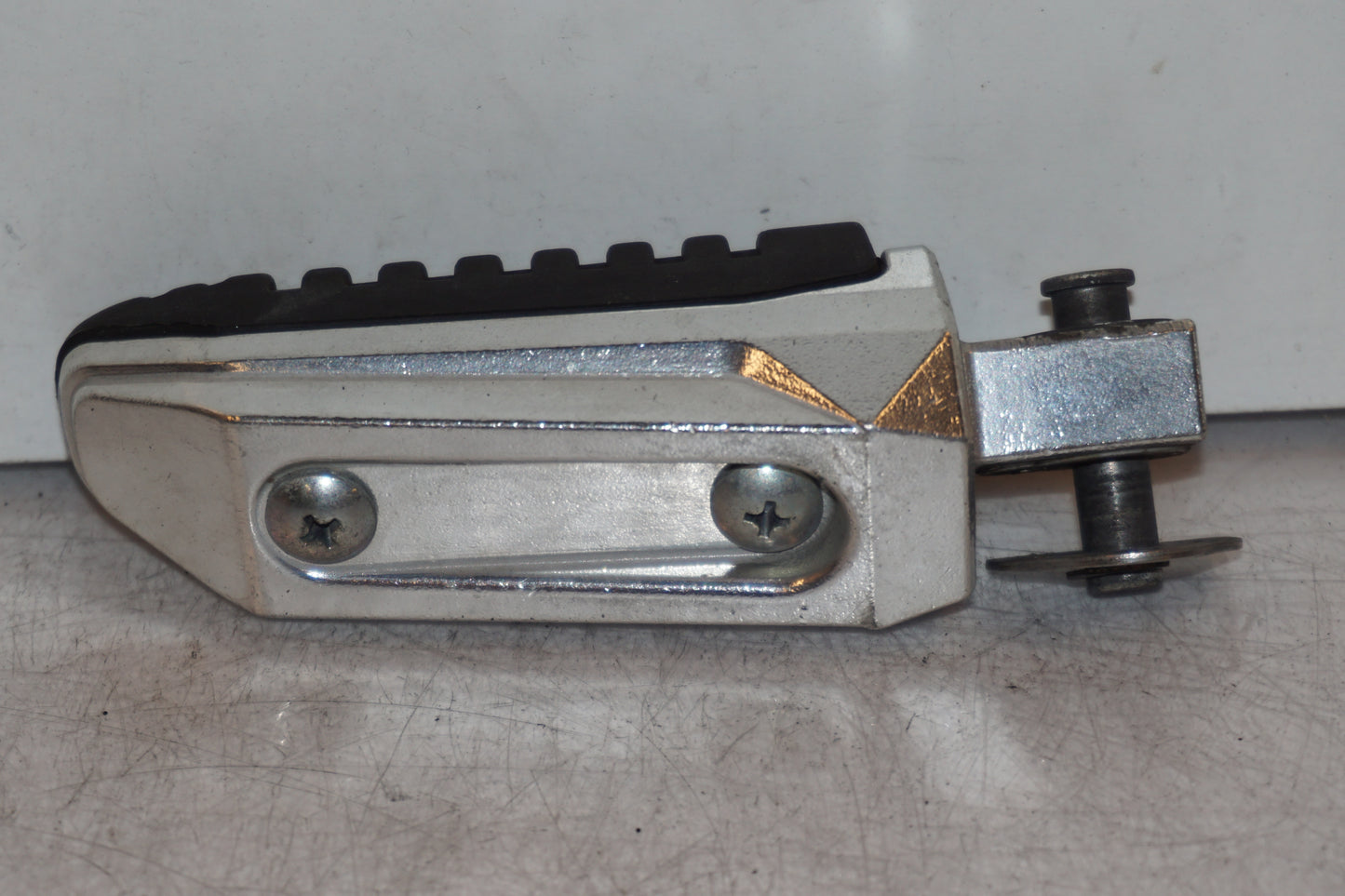 Höger sida på Fotpinne från en Suzuki GSX 1300 R -2009 motorcykel.