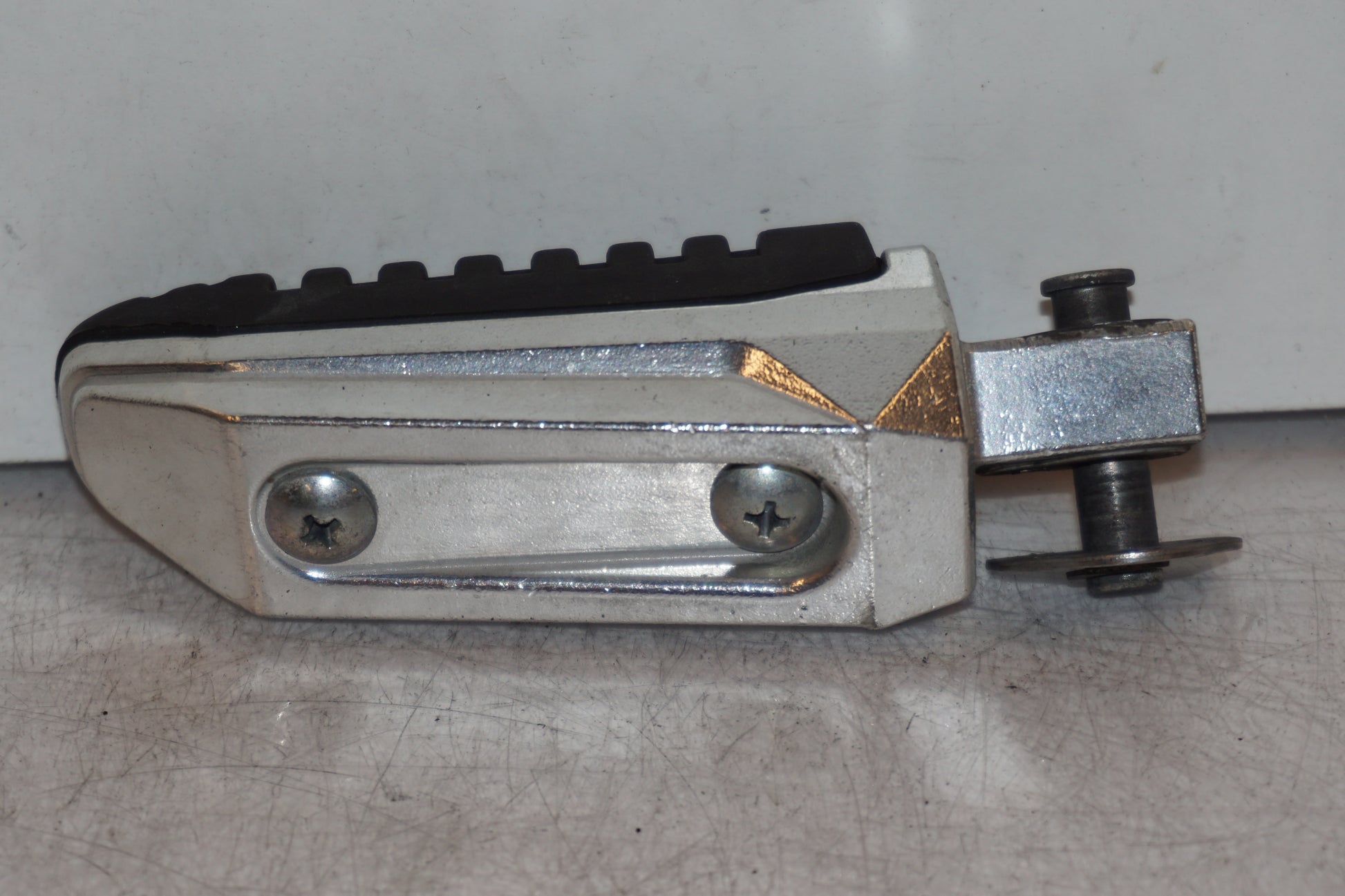 Höger sida på Fotpinne från en Suzuki GSX 1300 R -2009 motorcykel.