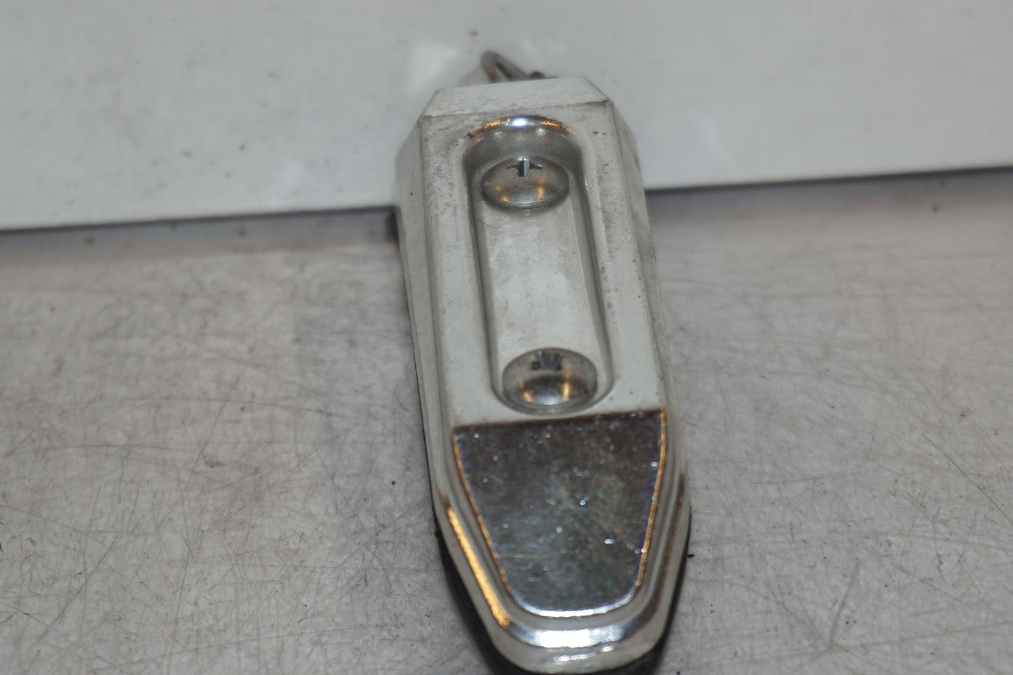 Snett uppifrån på Fotpinne från en Suzuki GSX 1300 R -2009 motorcykel.