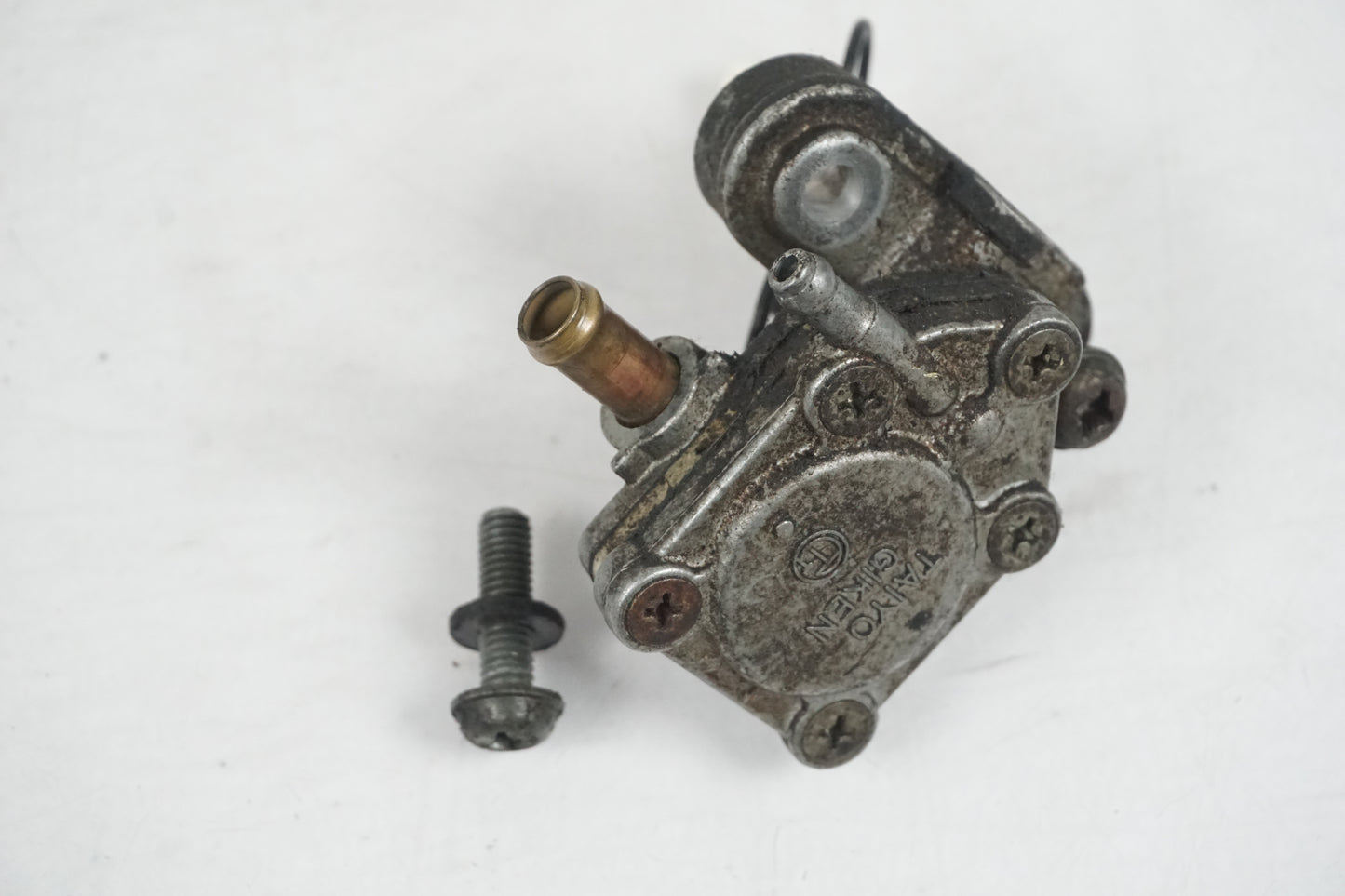 Framsidan på Bensinkran från en Yamaha BT 1100 -2002 motorcykel.