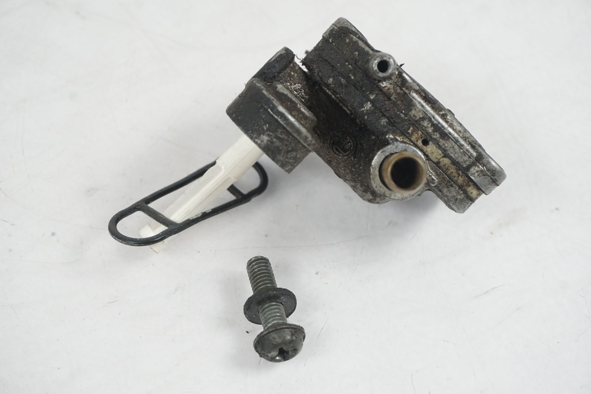 Baksidan på Bensinkran från en Yamaha BT 1100 -2002 motorcykel.