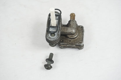 Höger sida på Bensinkran från en Yamaha BT 1100 -2002 motorcykel.