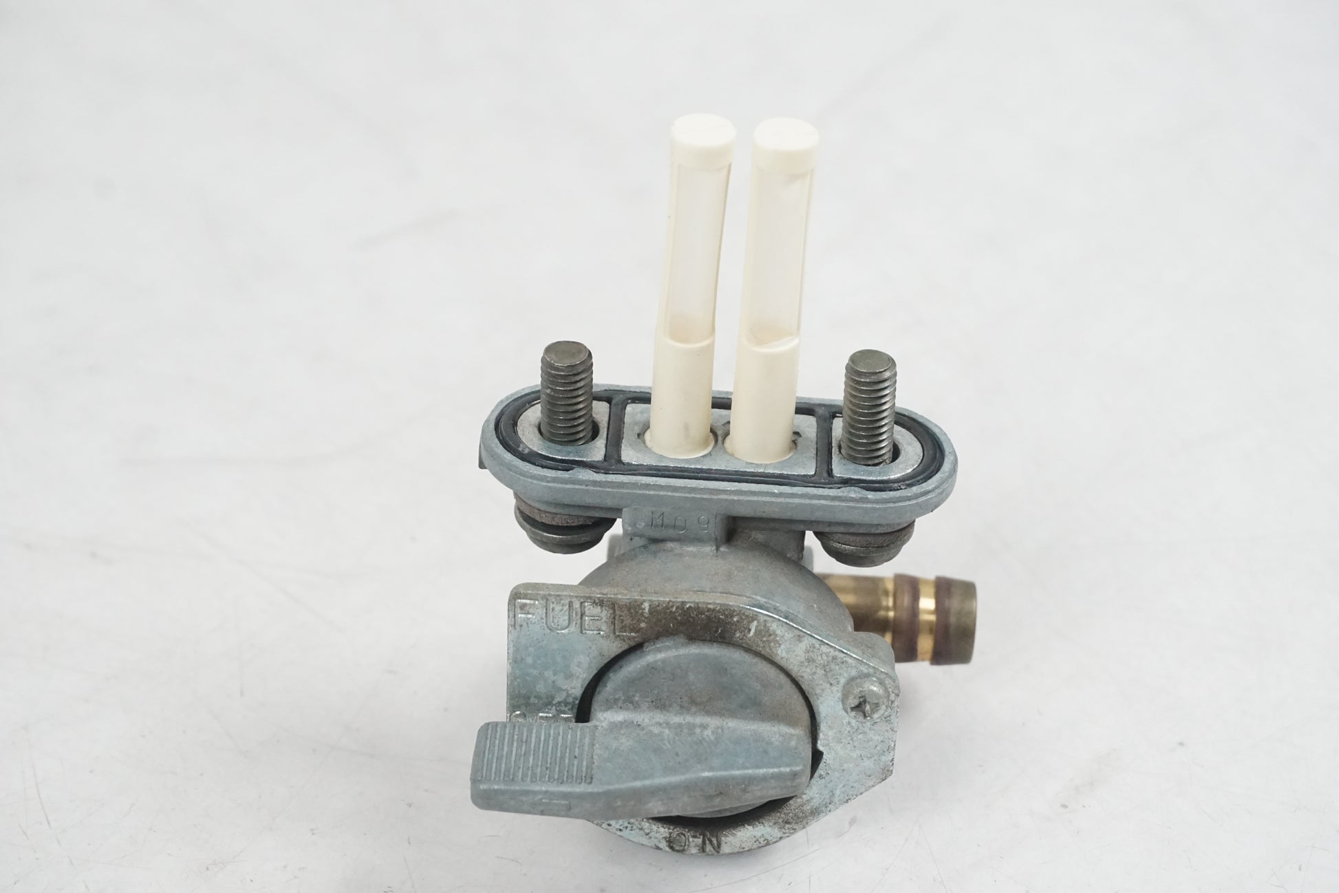 Framsidan på Bensinkran från en Yamaha YZF R6 -2001 motorcykel.