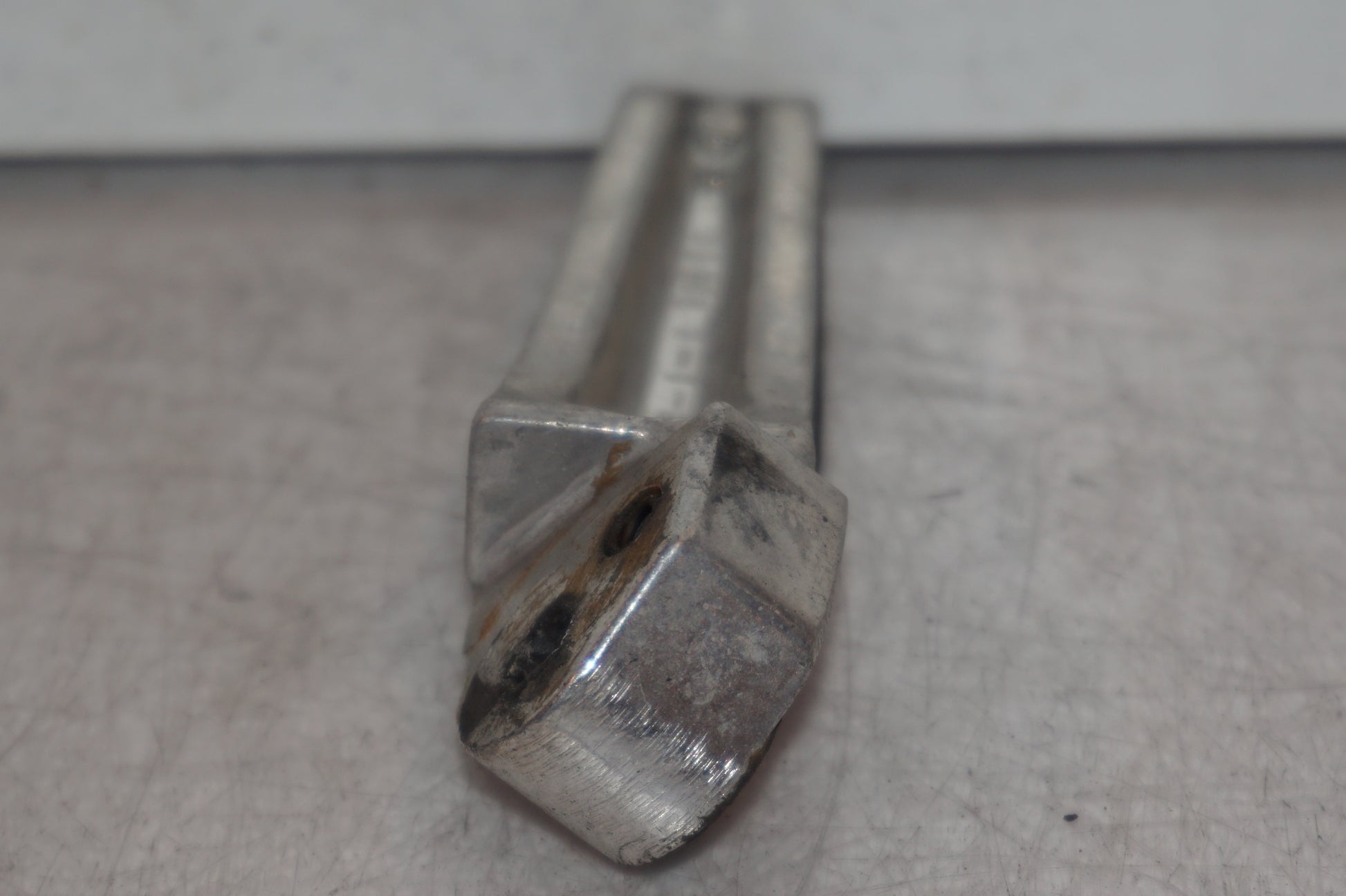 Snett uppifrån på Fotpinne från en Suzuki GSX 1300 R -1999 motorcykel.