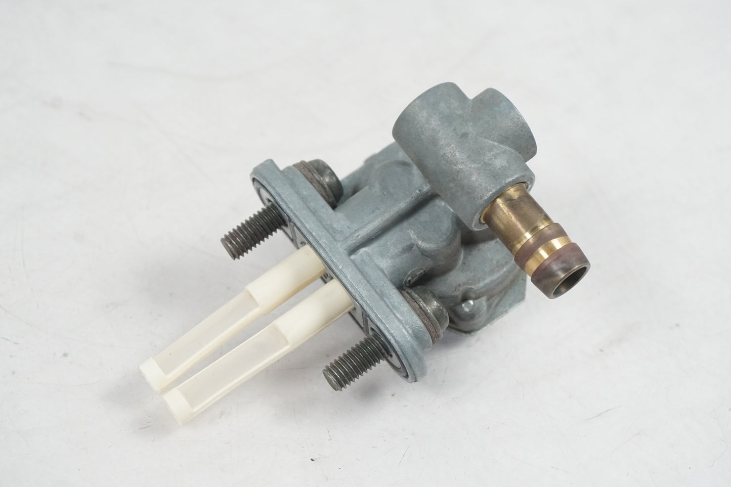 Baksidan på Bensinkran från en Yamaha YZF R6 -2001 motorcykel.