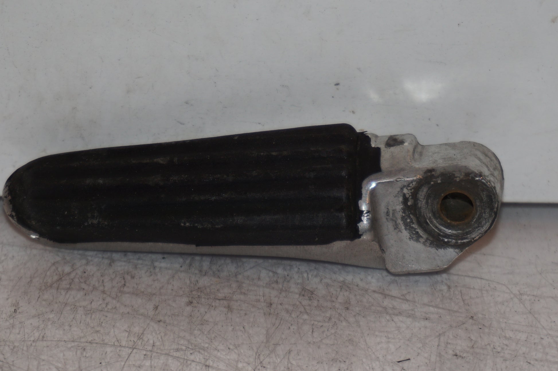 Framsidan på Fotpinne från en Suzuki GSX 1300 R -2000 motorcykel.