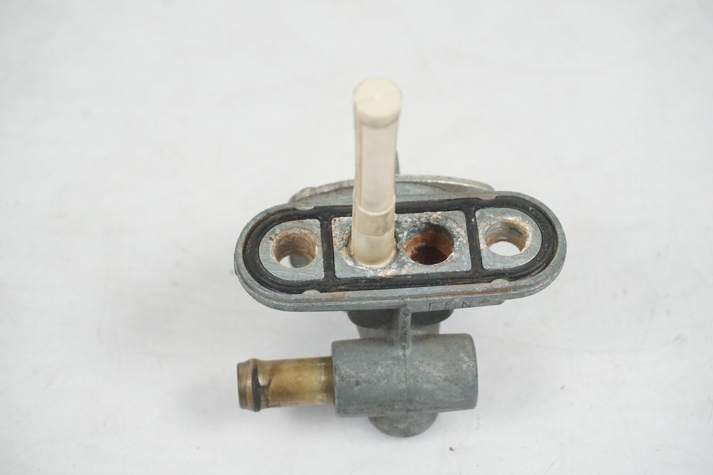 Höger sida på Bensinkran från en Yamaha YZF 1000 R -1997 motorcykel.