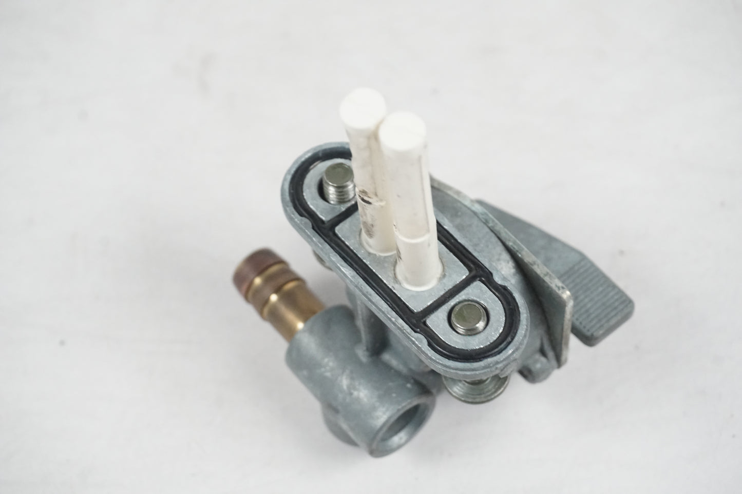 Baksidan på Bensinkran från en Yamaha YZF R6 -2001 motorcykel.